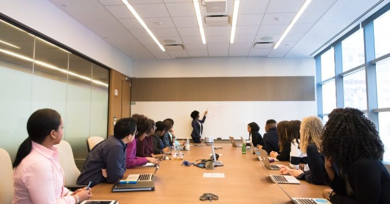 5 Ways to Build a Thriving Customer Advisory Board