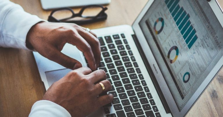 5 Reasons An Expert Should Manage Your Customer Survey Program
