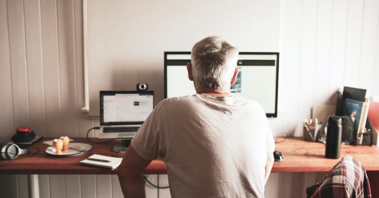 How Calculating Your Employee Net Promoter Score® Can Help Keep Customers Loyal